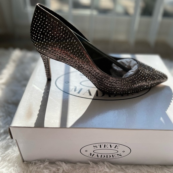 Steve Madden Mandi-R Lead Pump - Picture 12 of 12